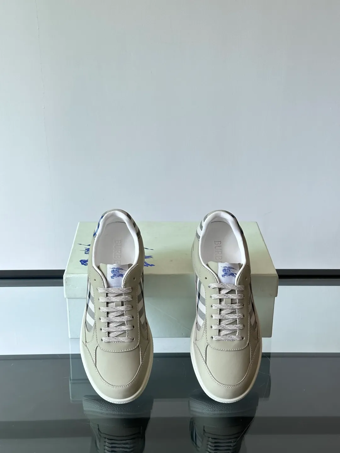 p400💰Men's Shoes ▫️B's men's classic low-top sneakers are reinterpreted with Vintage retro plaid cotton and cowhide materials, and are decorated with a new brand logo. Features embossed Burberry lettering logo on heel and original outsole! Size: 38-44 (45.46 customized)